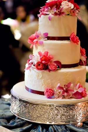 Romantic-Ivory-and-Pink-Wedding-Cake