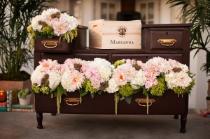 Stunning-Dahlia-Wedding-Decor