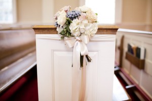 Wedding-Ceremony-Pew-Flowers