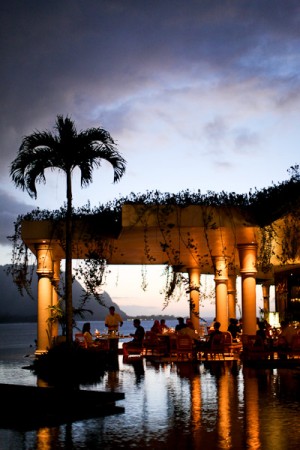 Beachfront-Hawaiian-Wedding-Reception