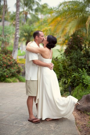 Colorful-Hawaiian-Destination-Wedding-by-Sara-Gray-Photography-6