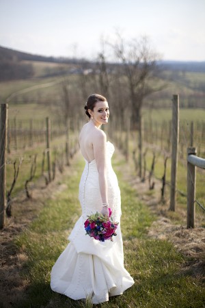 Hot-Pink-and-Blue-Virginia-Vineyard-Wedding-by-Kristen-Gardner-2