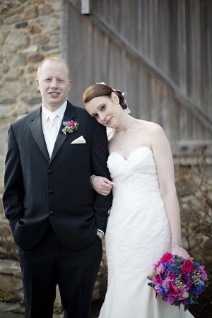 Hot-Pink-and-Blue-Virginia-Vineyard-Wedding-by-Kristen-Gardner-3