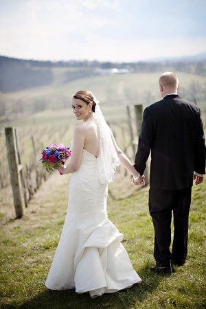 Hot-Pink-and-Blue-Virginia-Vineyard-Wedding-by-Kristen-Gardner-4