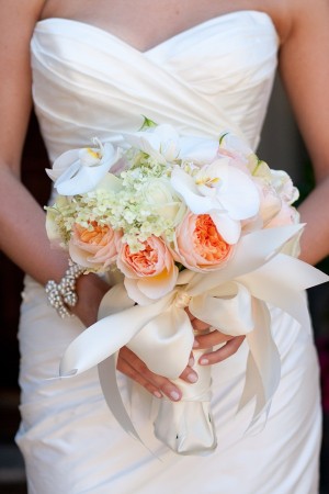 Peach-Rose-and-Orchid-Bouquet