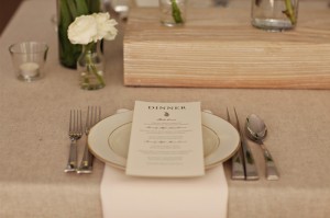 Classic-Elegant-White-and-Natural-Table-Setting