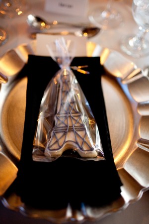 Eiffel-Tower-Cookie-Wedding-Favor