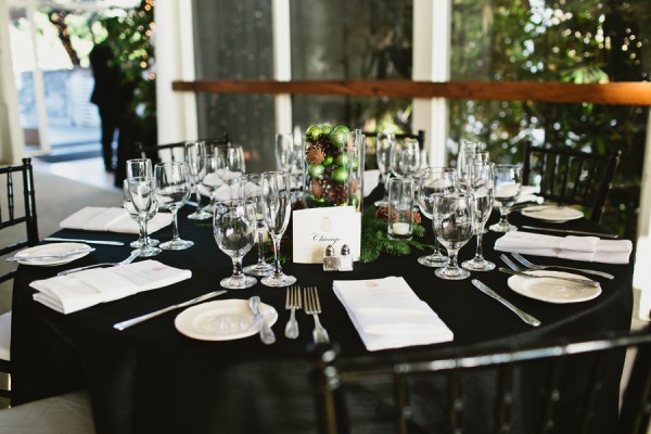 Elegant-Black-Wedding-Tablescape