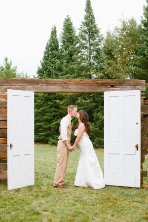 Rustic-Door-Wedding-Decor