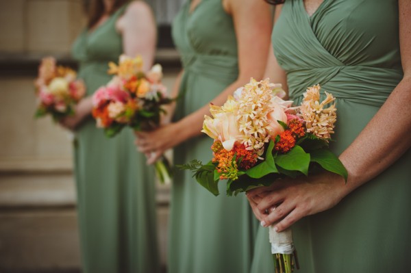 Sage-Bridesmaids-Peach-Bouquets