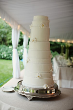 Tall-White-Elegant-Wedding-Cake