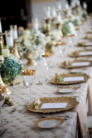 Gold-and-Ivory-Tablescape