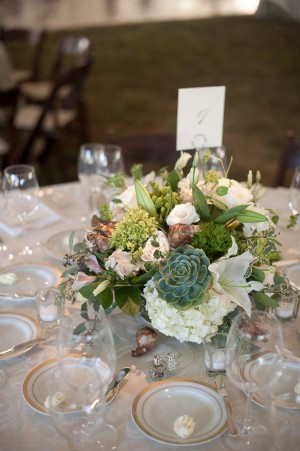 Green-and-White-Succulent-Wedding-Centerpiece