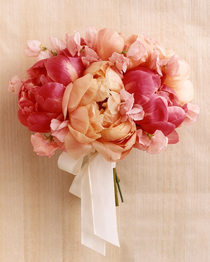 Peach-and-Coral-Sweet-Pea-Peony-Bouquet