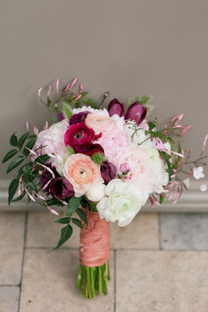 Pink-and-Plum-ranunculus-bouquet