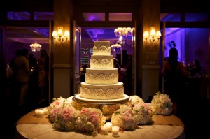 White-Lace-Wedding-Cake