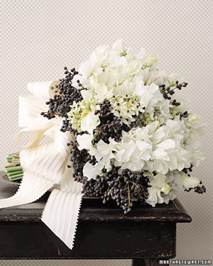 White-Sweet-Pea-and-Privet-Berry-Bouquet