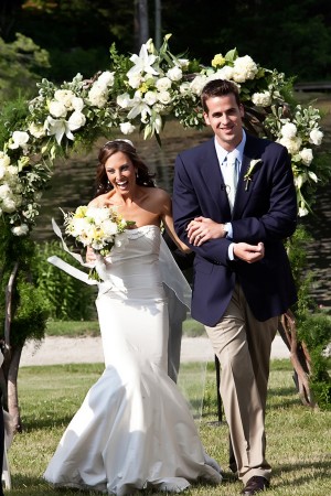 White-and-Green-Floral-Wedding-Ceremony-Archc2
