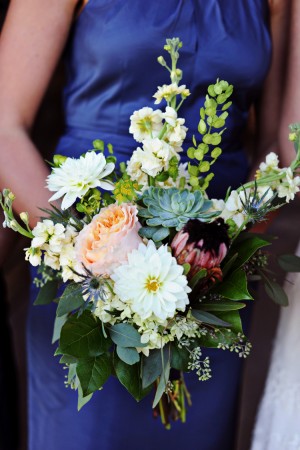 Wild-Bouquet-with-Succulents-and-Dahlias