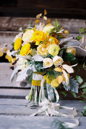 yellow-natural-ranunculus-bouquet