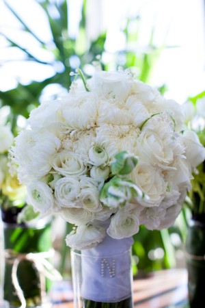 Fluffy-White-Bouquet
