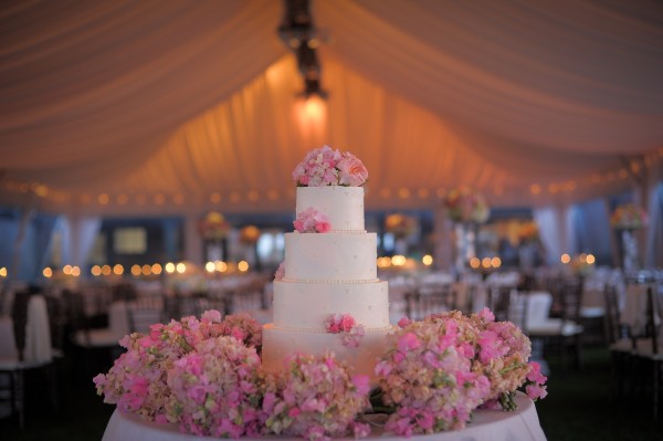 Cake-Decorated-with-Pink-and-White-Wedding-Flowers