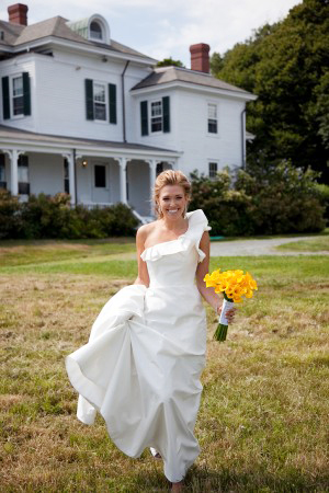Elegant-Ruffled-Wedding-Gown