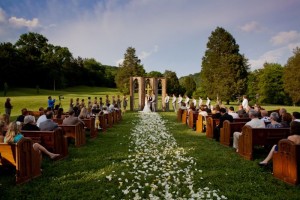 Outdoor-Cathedral-Wedding-Pews