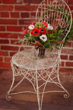 Red-and-White-Anemone-Bouquet
