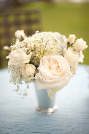 Rose-and-Babys-Breath-Centerpiece