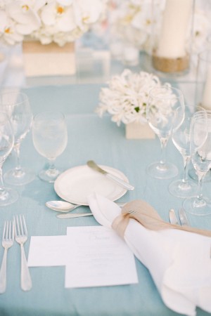 Blue-an-White-Wedding-Tablescape