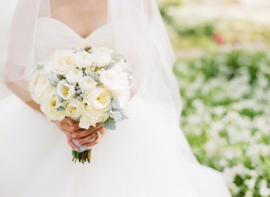 Elegant Ivory and Gray Bouquet