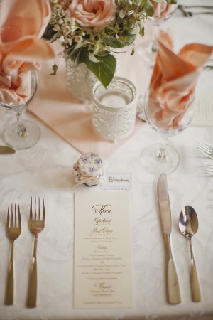 Elegant Reception Table With Peach Roses