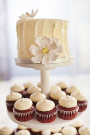 Simple Wedding Cake with Red Velvet Cupcakes