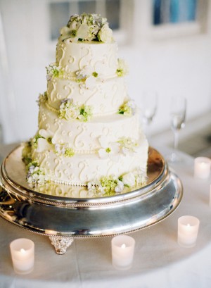 Round Tier Wedding Cake With Hydrangeas 1