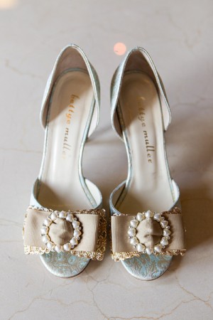Open Toe Bridal Shoes With Pearl Brooches