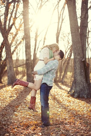 Outdoor Fall Engagement Session Ideas