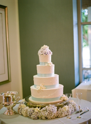 Round Wedding Cake With Blue Ribbon