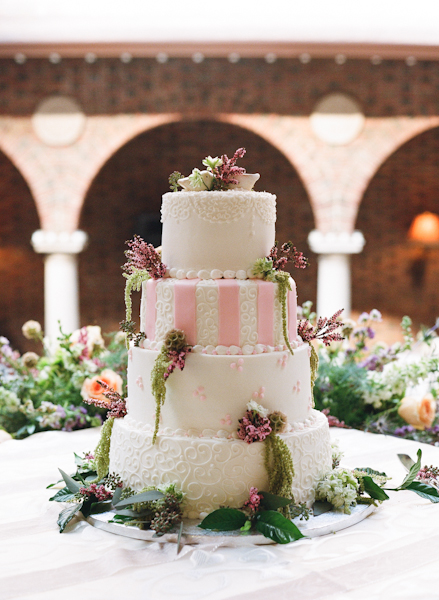 Round Wedding Cake With Pink Details and Flowers