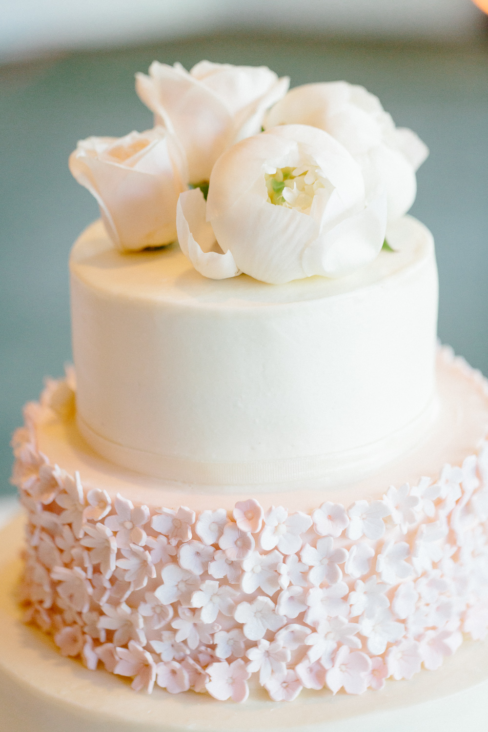 Ivory Wedding Cake With Pink Daisy Sugar Flowers
