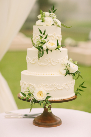 Classic Ivory Cake with Flowers