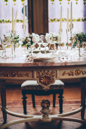 Elegant Green and Gold Table