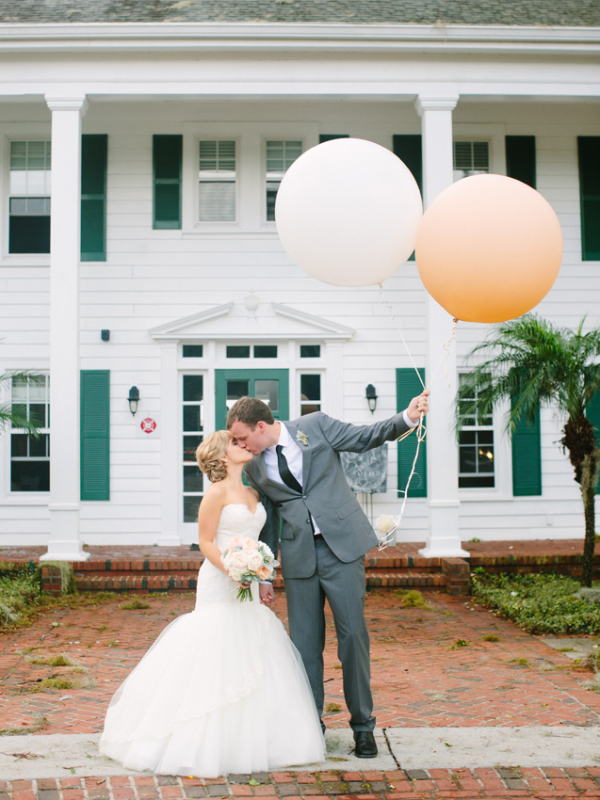 Oversize Balloons in Wedding Photos