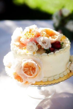 Pretty One Tier Wedding Cake