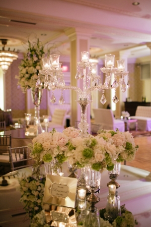 Green and White Flowers Reception Decor
