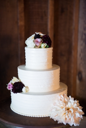 Simple Wedding Cake With Fresh Flowers