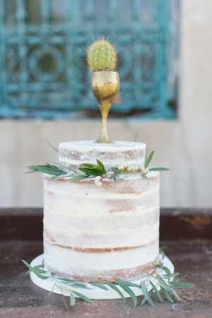 Simple Wedding Cake With Powdered Sugar