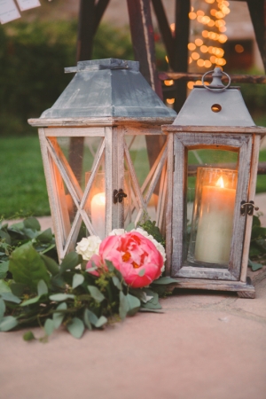 Wooden Lanterns Reception Decor Ideas