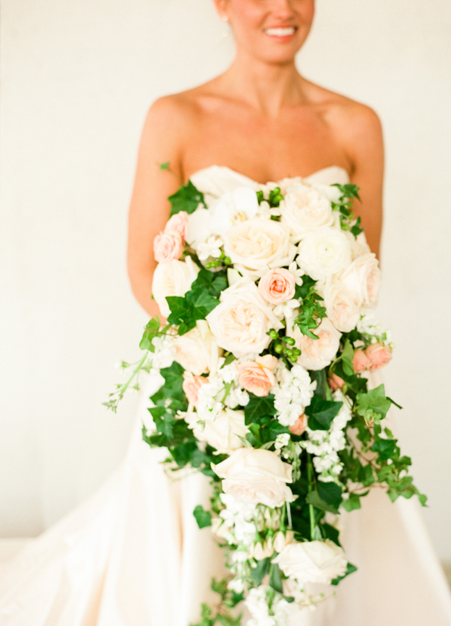 15 Swoon-worthy Cascading Bouquets
