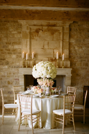 Elegant Pink and Gold Table